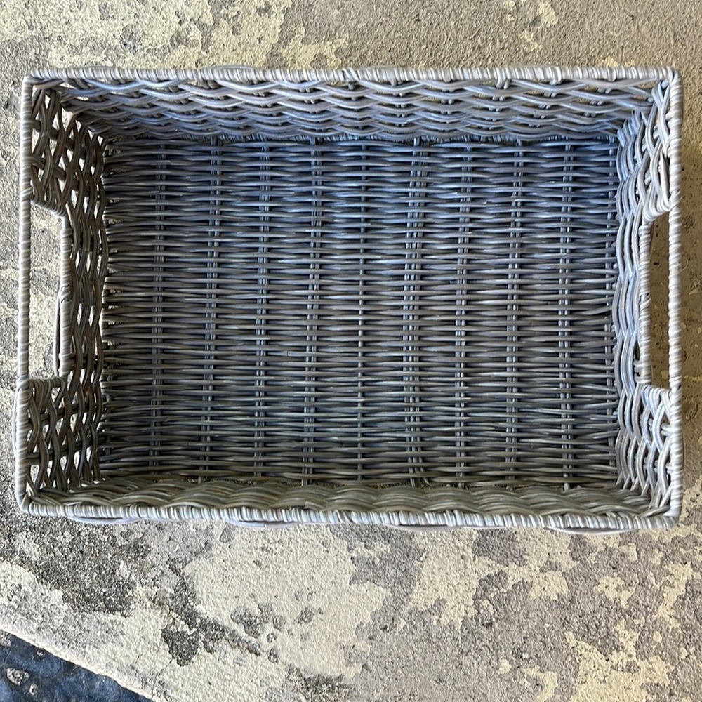 Perfect condition wicker basket - Picture 3 of 10